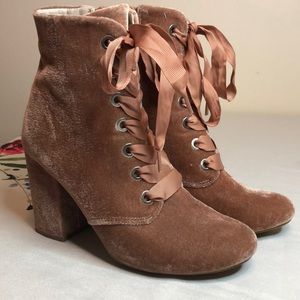 Reaction Kenneth Cole blush pink booties size 7